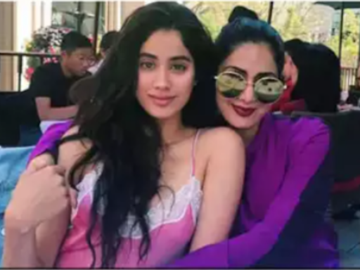 Throwback: When Janhvi Kapoor revealed what her dad Boney Kapoor did when an Italian man hit on Sridevi, 'How dare he...' | Hindi Movie News - Times of India