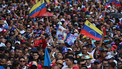 Se agrava la crisis post electoral en Venezuela | Un día signado por rumores, proclamas y marchas oficialistas y opositoras