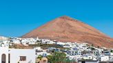 Tías, el pueblo costero de Lanzarote que nos han descubierto Tomás Páramo y María G. de Jaime