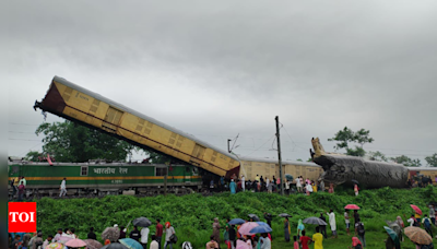 Kolkata bound Kanchanjunga Express derails after goods train hit it from behind near Siliguri in north Bengal. At least five dead and several injured | India News - Times of India