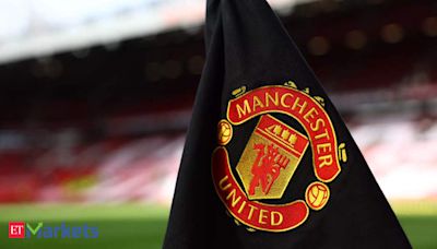 Manchester United reports wider quarterly loss in tough season - The Economic Times