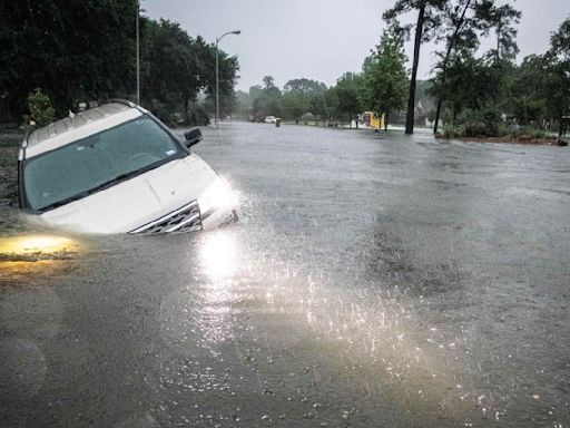 Destrucción y personas atrapadas en Texas por las fuertes lluvias: se esperan más tormentas el fin de semana