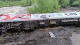 影/乘客爬窗驚慌逃！俄國驚傳火車脫軌70傷 暴雨淘空路基釀禍