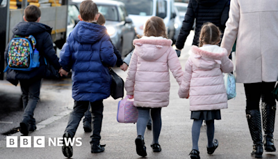 Starmer sets up taskforce for 4m UK children in poverty