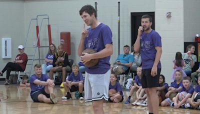 LA Lakers guard Austin Reaves returns to Arkansas to host basketball camp with brother