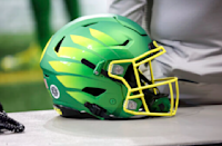 Oregon Ducks unveil new helmet decal to honor Khyree Jackson, Spencer Webb in 2024