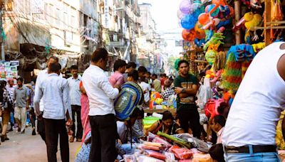 New Market vendors: Not enough space on pavements, threaten to return to sit on roads