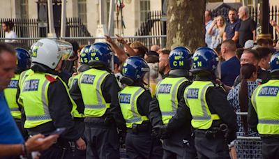 Más de 100 detenidos en Londres en las protestas 'ultras' por el acuchillamiento mortal de tres niñas