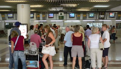 Brits warned of huge queues at Spanish airport with tourists being 'trapped'