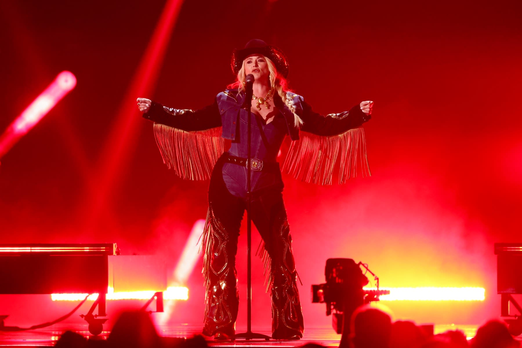 Miranda Lambert Performs New Single ‘Wranglers’ at ACM Awards