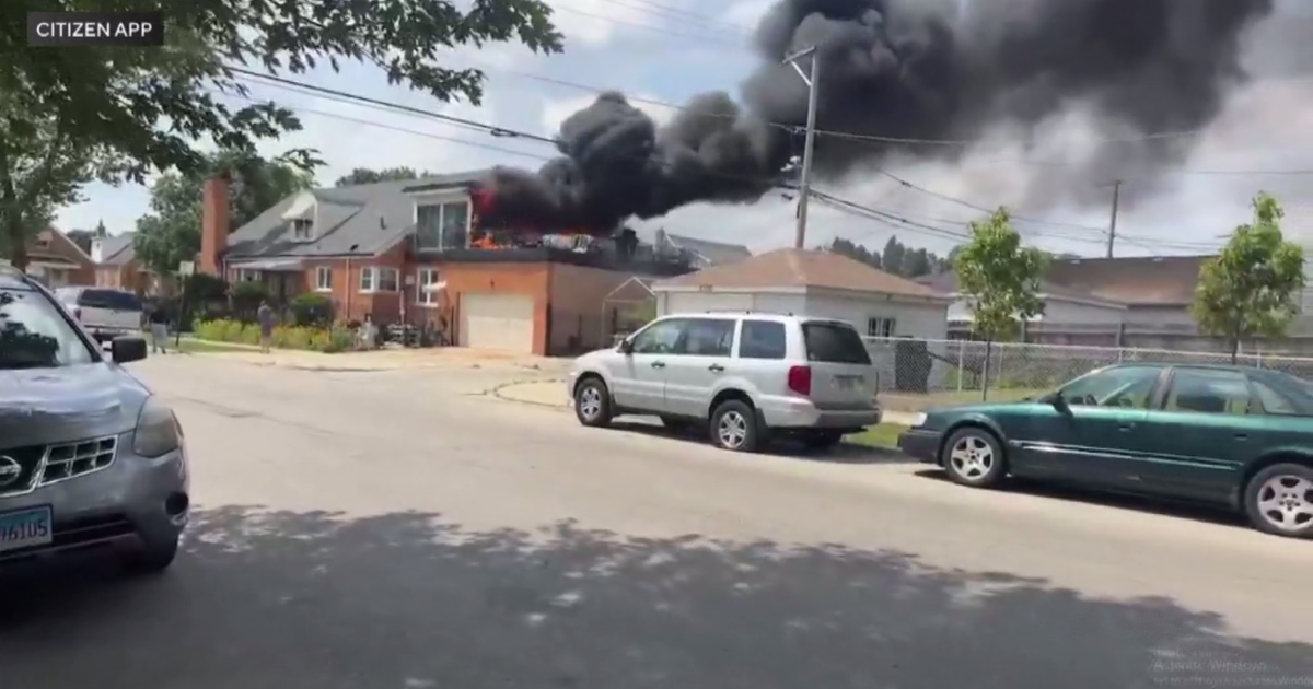 House fire sends smoke billowing on Chicago's Northwest Side