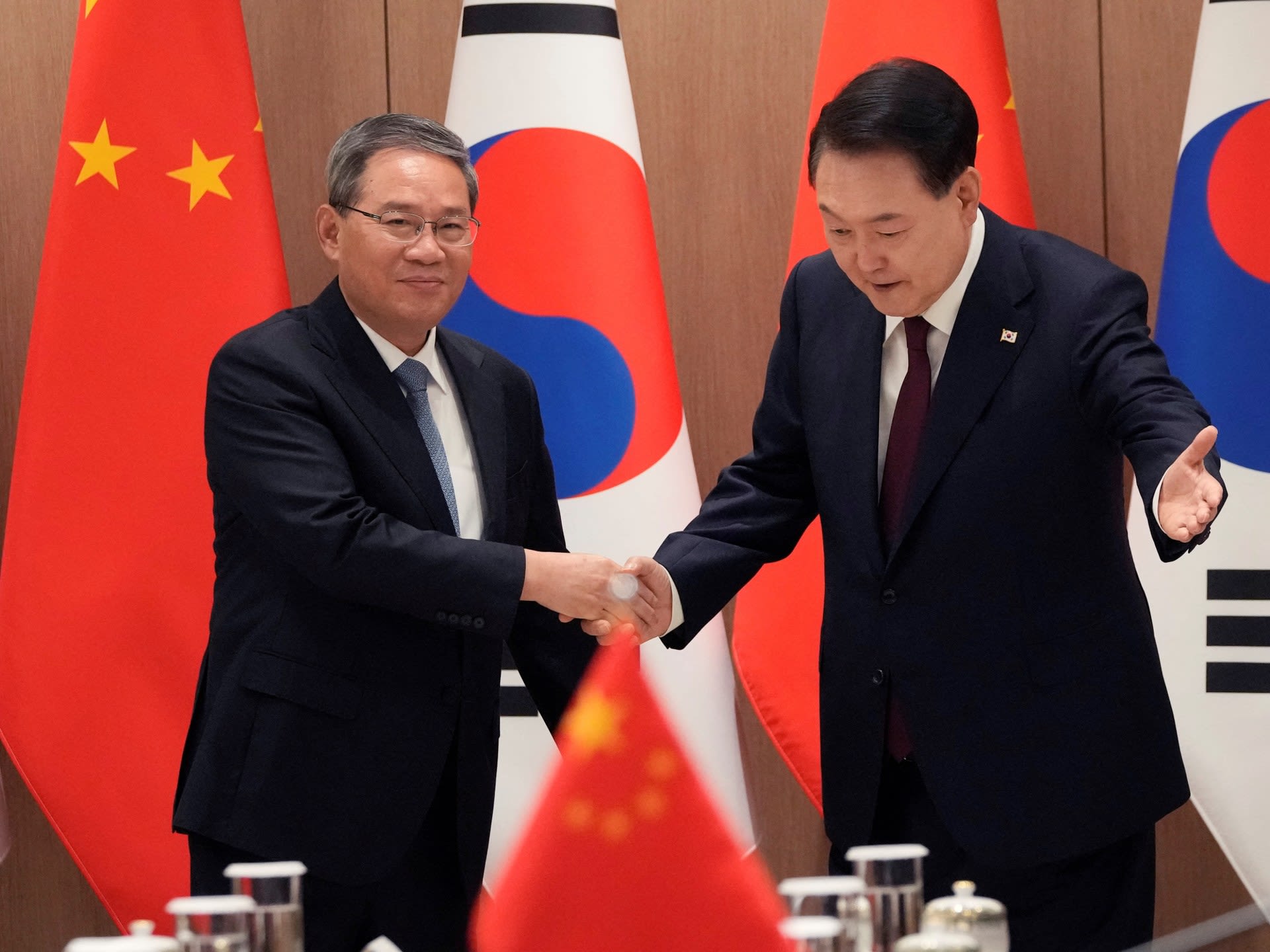 China, South Korea leaders meet before trilateral talks with Japan