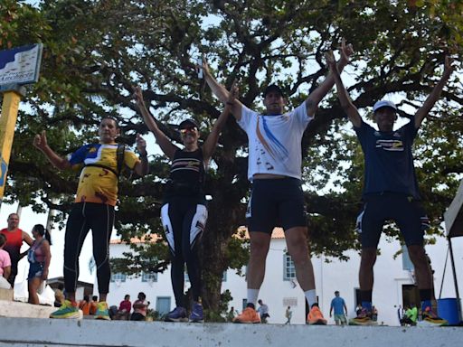 Fé e superação: peregrinos resgatam trajeto feito por São José de Anchieta