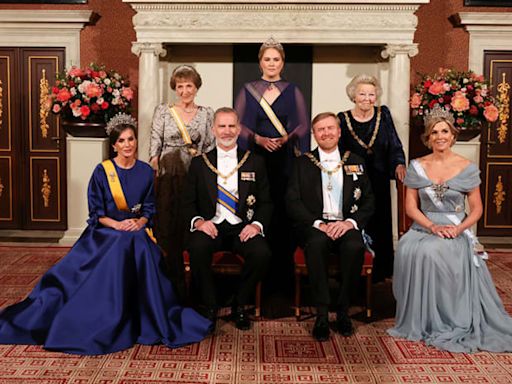 Las imágenes de la cena de gala que Guillermo y Máxima de los Países Bajos, junto a la princesa Amalia, han ofrecido a los reyes Felipe y Letizia