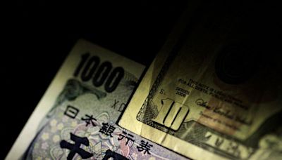 US dollar dips from 8-week high vs yen as intervention fears intensify