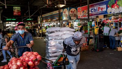 Chile sube el salario mínimo a 500.000 pesos, su tercera alza en un año