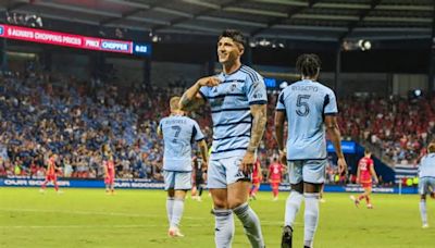 Alan Pulido presume la playera de Lionel Messi tras caer vs Inter Miami