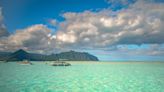 The largest saltwater sandbar in the world is in Hawaii