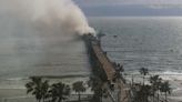 影/美南加州碼頭大火滾滾濃煙竄天際 當局出動直升機及消防船灌救