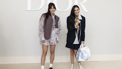 Demi Moore et sa fille Scout Willis, Kate Moss, TXT... Les stars se bousculent chez Dior