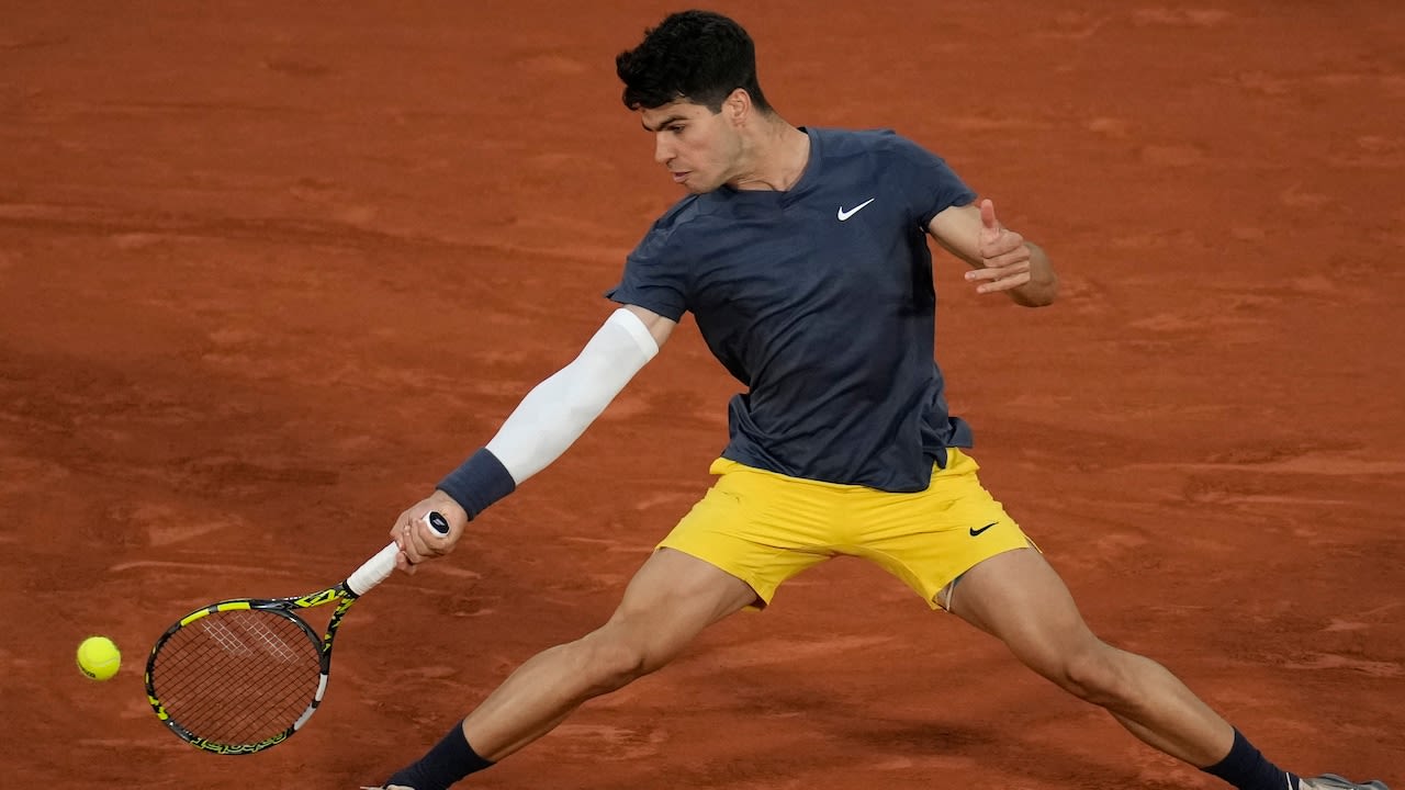 Carlos Alcaraz-Jannik Sinner free livestream online: How to watch French Open semifinal, TV, schedule