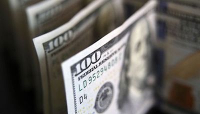 El dólar blue cae $ 10 y cotiza a $ 1260