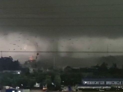 Cinco muertos y 33 heridos por el paso de un devastador tornado en la ciudad china de Guangzhou