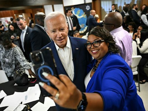 In Wisconsin, Biden seeks gain from Trump's economic misfire