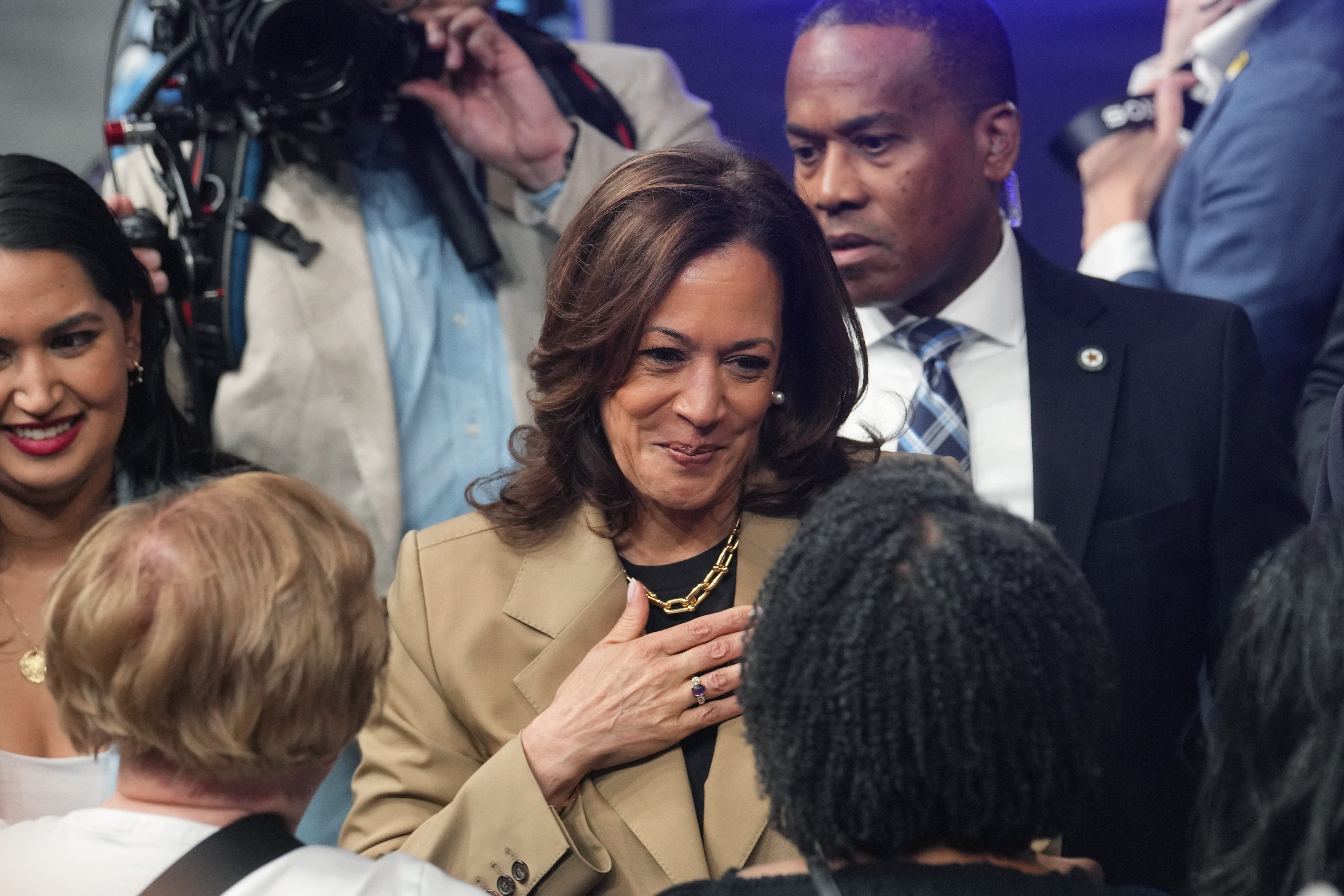 Harris becomes betting favorite in presidential election odds after swing state barnstorm