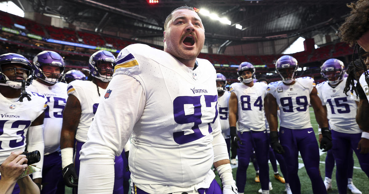 Vikings extend DT Harrison Phillips' contract through 2026 NFL season