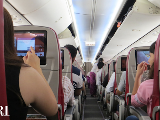 No movies, no books, no food or water: Would you try 'rawdogging'on your next long-haul flight?