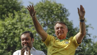 Após atentado contra Trump, Bolsonaro resgata memória de facada de 2018