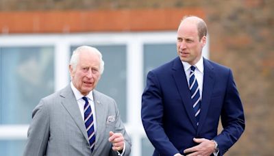 Príncipe William e Rei Charles III cancelam a agenda da semana