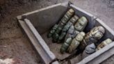 Hallan cofre de Piedra en Templo mayor con 15 esculturas