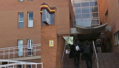 La Policía Nacional evita a tiempo que una mujer matara a su madre enferma en un hotel de Elx
