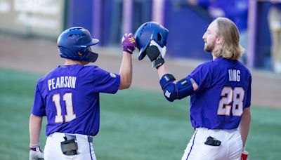 LSU baseball stuns No. 1 Texas A&M to take series in Game 2