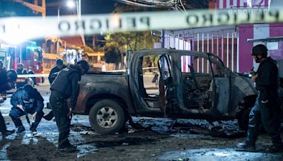 Mueren dos bomberos tras ataque armado a un cuartel