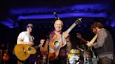 Kenny Chesney Remembers Jimmy Buffett With ‘A Pirate Looks at Forty’