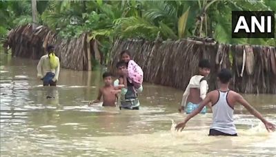 Assam CM inspects flood-affected areas in Golaghat, reviews situation in Kaziranga