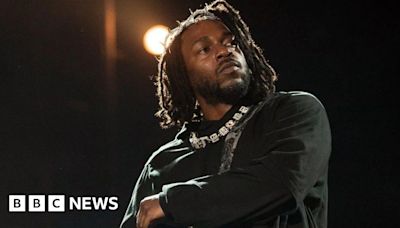 Kendrick Lamar plays Drake diss track Not Like US five times at LA concert