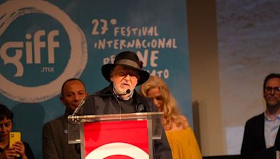 Presenta Arturo Ripstein versión inédita de su filme "Profundo Carmesí" y es galardonado