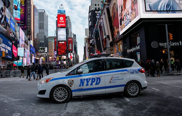 Machete attack in NYC's Times Square leaves man seriously injured; police say 3 in custody