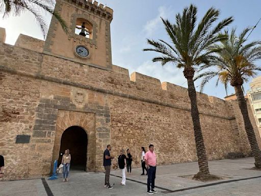 Reabre la puerta principal del Castillo Fortaleza de Santa Pola tras el rodaje de la película de Amenábar