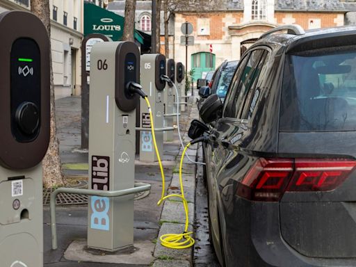 France Ramps Up Electric Vehicle Ambition as Xi Arrives in Paris