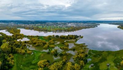 La laguna natural más grande la península ibérica: increíbles rutas de senderismo y un lugar ideal para ir en canoa