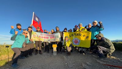 挑戰自我 北門高中18位師生成功登頂奇萊南華雙峰