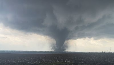 Climate report: US struck with more than 100 tornadoes, heavy snow in April