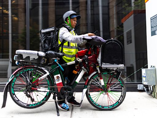 Newly arrived migrants encounter hazards of food delivery on the streets of NYC: robbers