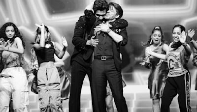 Vicky Kaushal Gets Emotional Co-Hosting With Shah Rukh Khan At IIFA 2024: 'I Lived Many Dreams' (PHOTOS)