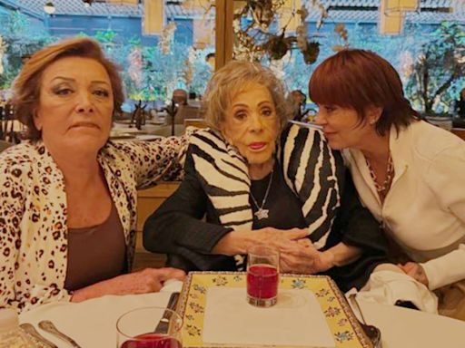 Anuncian creación de la fundación Silvia Pinal: Sylvia Pasquel y Alejandra Guzmán firman documentos ante el notario